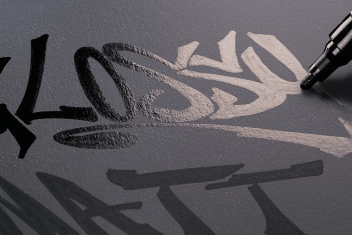 Molotow Glossie Marker In Use
