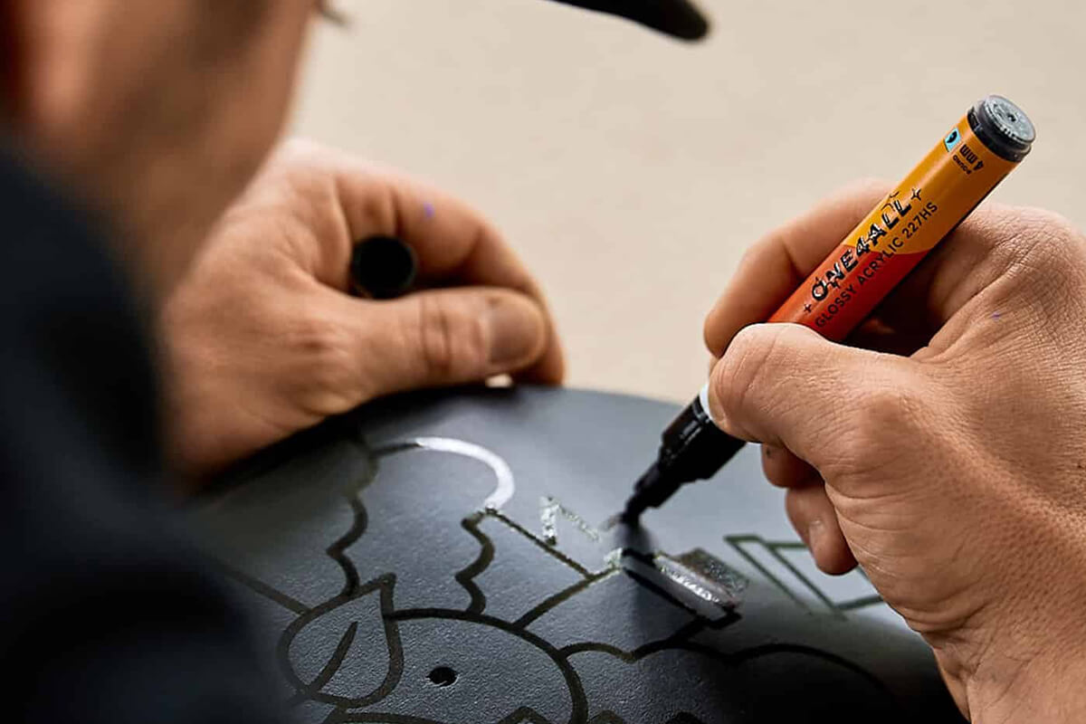 Molotow Glossie Marker In Use